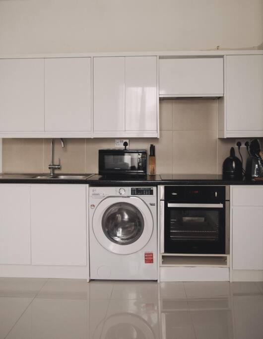 3 Bed Flat With Balcony Central Londyn Zewnętrze zdjęcie