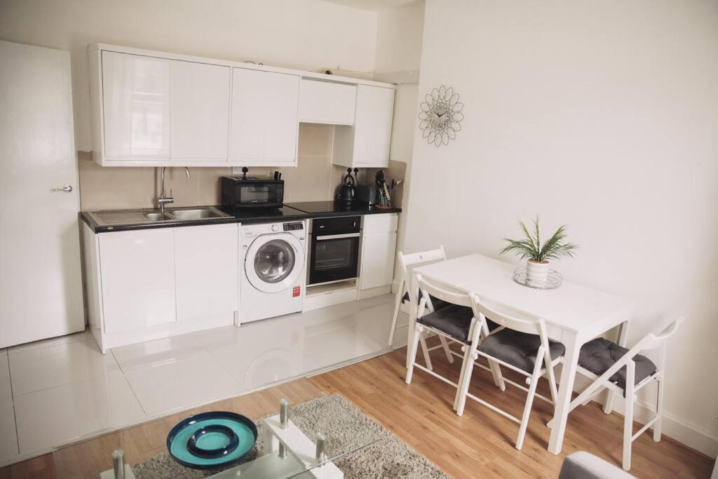 3 Bed Flat With Balcony Central Londyn Zewnętrze zdjęcie